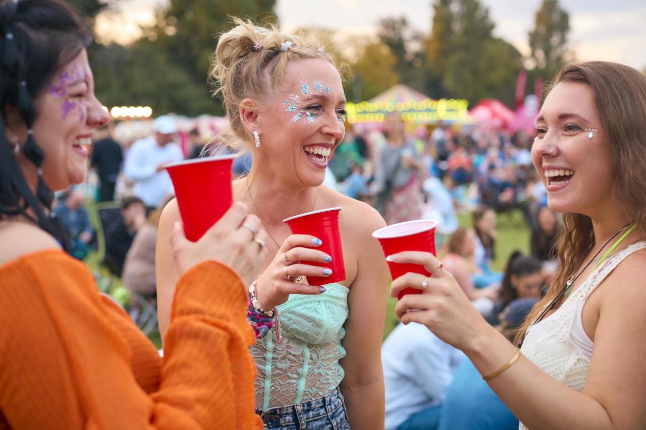 Zero-waste na festiwalu: segregacja, kubki wielorazowe i redukcja śladu węglowego 1 Zero-waste na festiwalu: segregacja, kubki wielorazowe i redukcja śladu węglowego